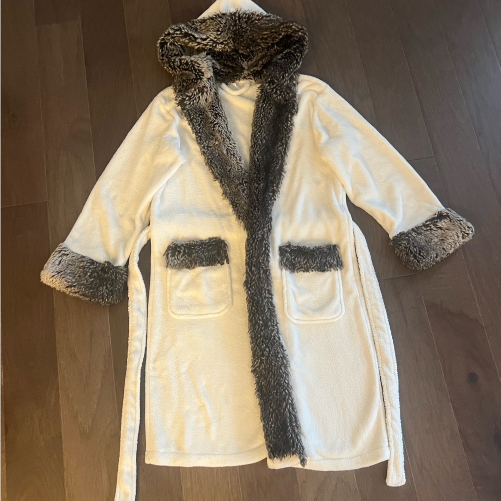 Pottery Barn Women’s Robe